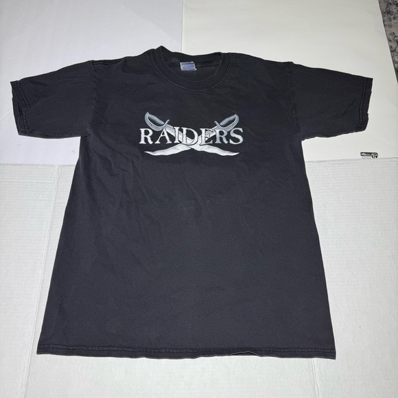 Black NFL Raiders Vintage Pirate & Swords T-Shirt Size M Raiders Graphic T-Shirt - Picture 9 of 9